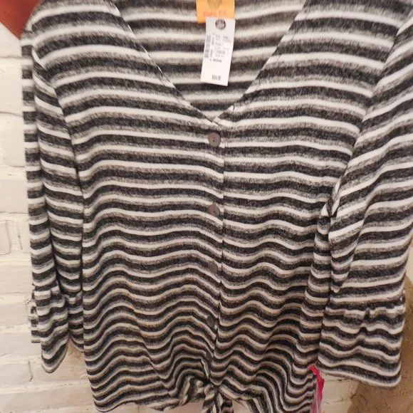 Ruby Rd Top - Picture 3 of 3